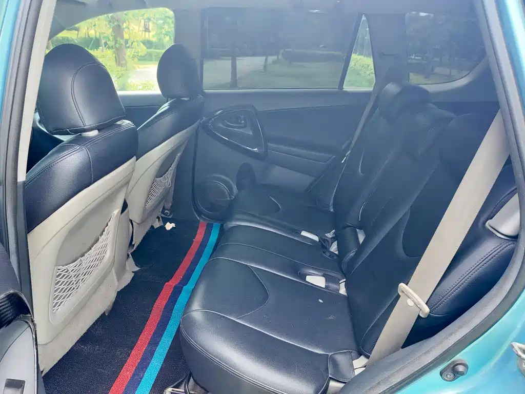 Toyota RAV4 — миниатюра 25