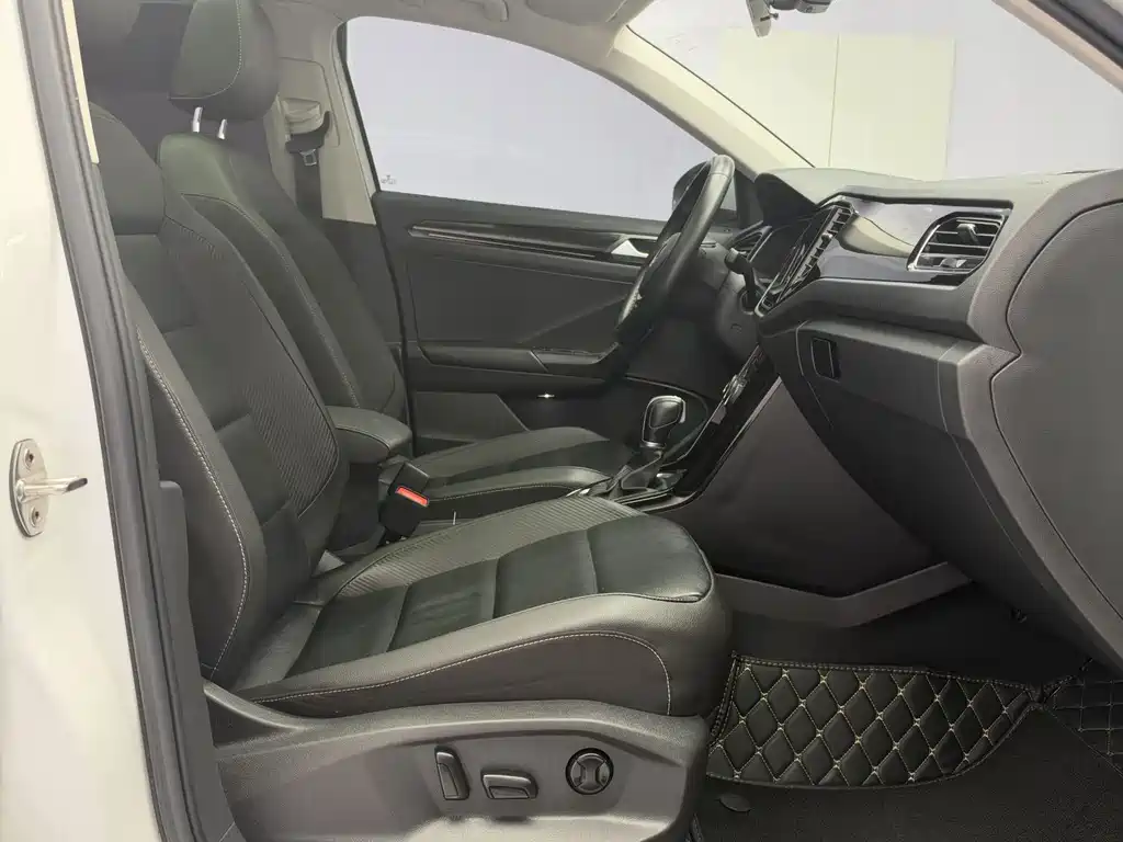 Volkswagen T-Roc — миниатюра 18