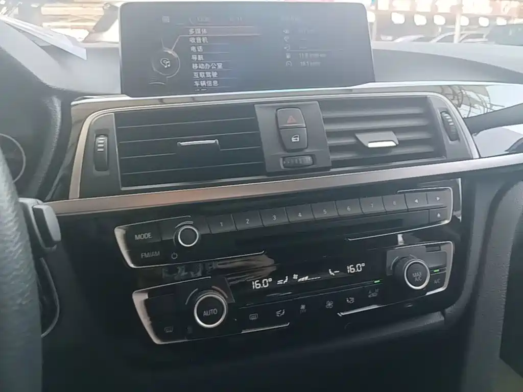 BMW 3 Series — миниатюра 13