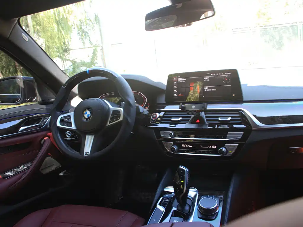 BMW 5 Series — миниатюра 15