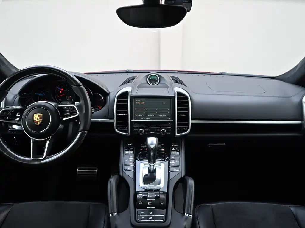 Porsche Cayenne — миниатюра 10