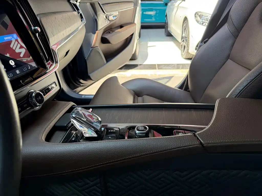 Volvo S90 — миниатюра 9