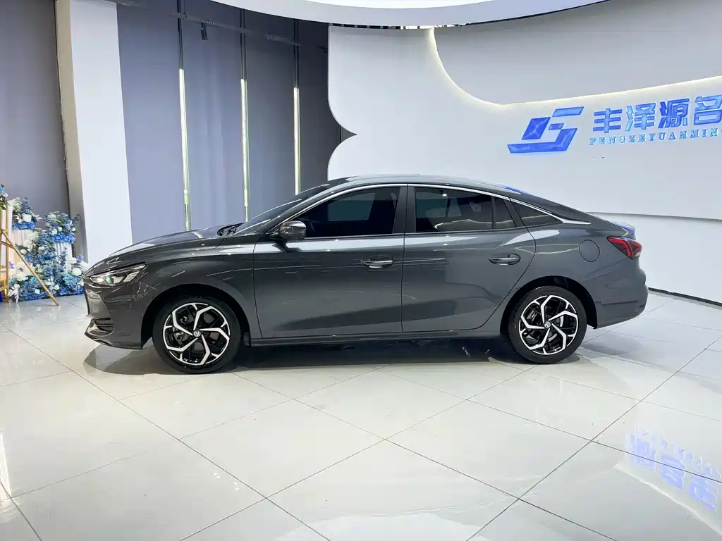 MG MG5 — миниатюра 3