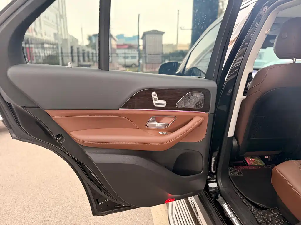 Mercedes-Benz GLE (Import) — миниатюра 17