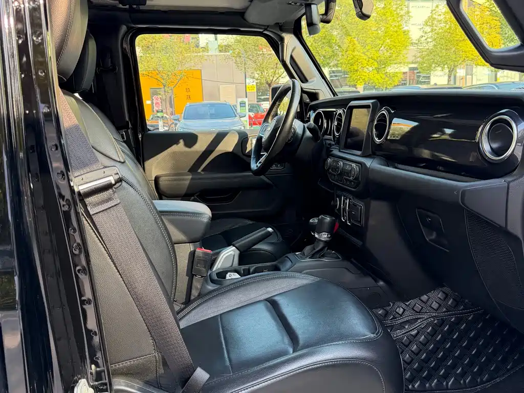 Jeep Wrangler — миниатюра 12