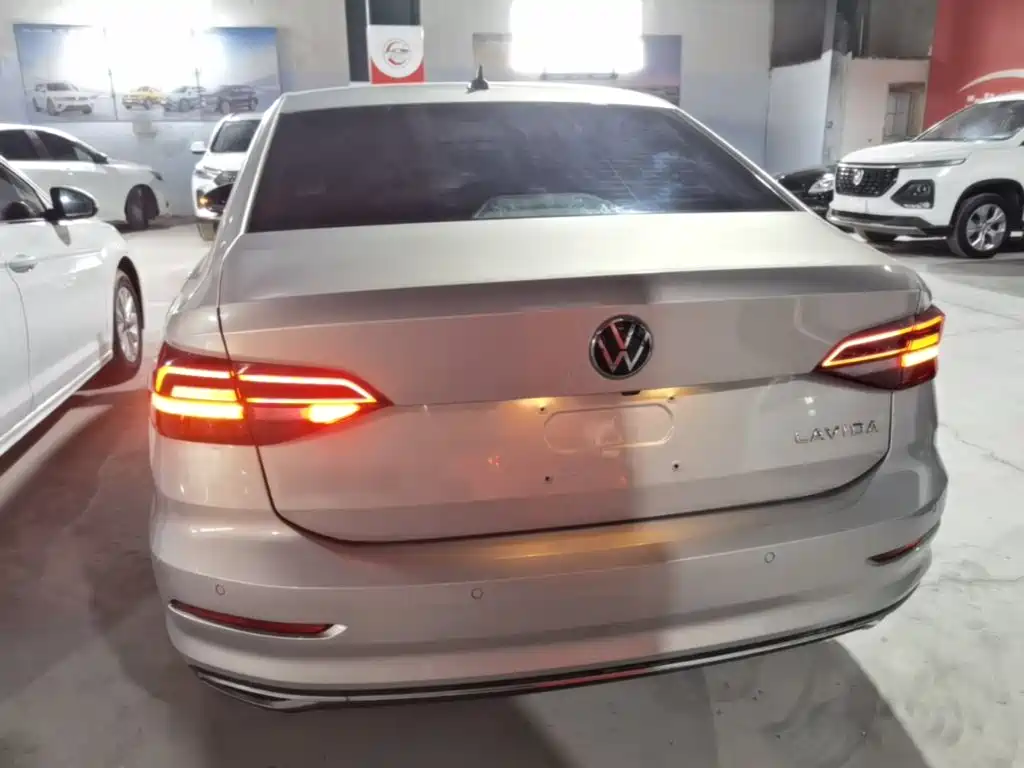 Volkswagen Lavida — миниатюра 6