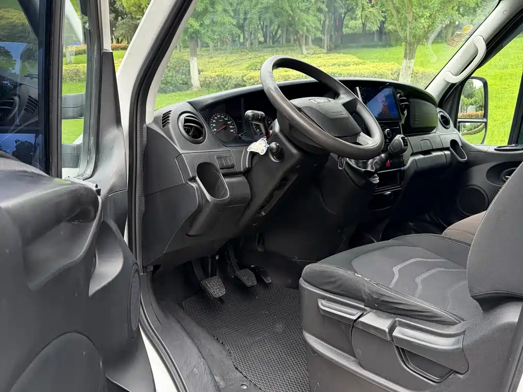 IVECO Ousheng — миниатюра 6