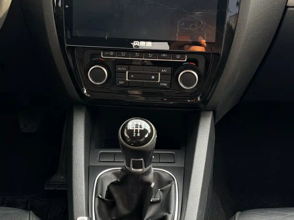 Volkswagen Sagitar — миниатюра 10