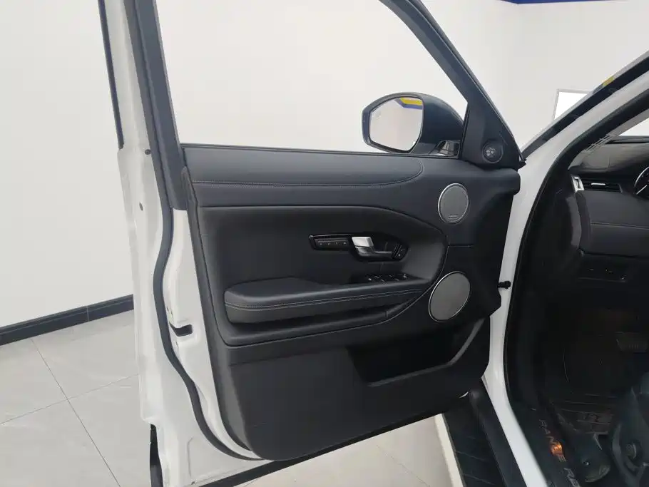 Land Rover Evoque — миниатюра 7