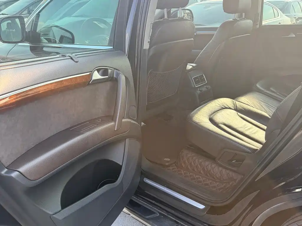 Audi Q7 — миниатюра 11