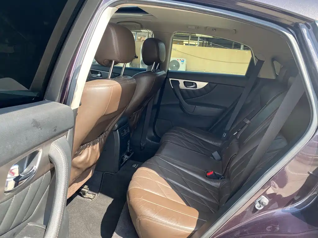 Infiniti QX70 — миниатюра 15