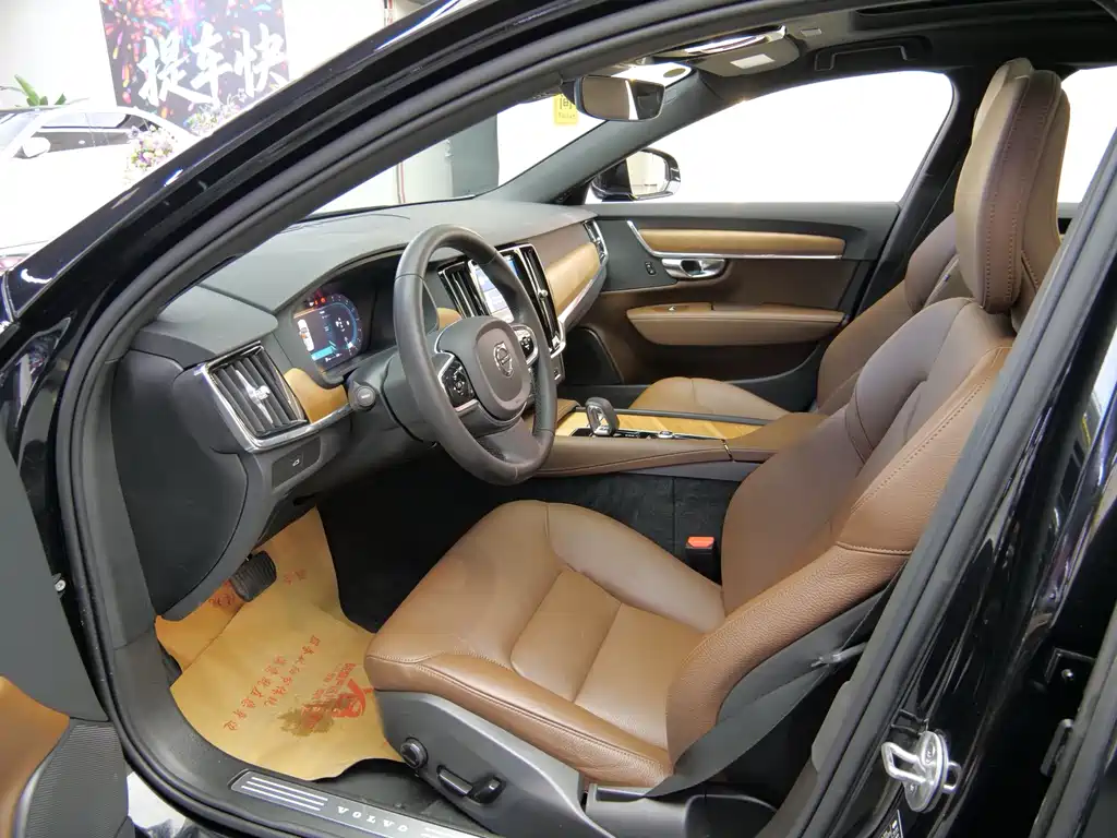 Volvo S90 2024 B5 Luxury