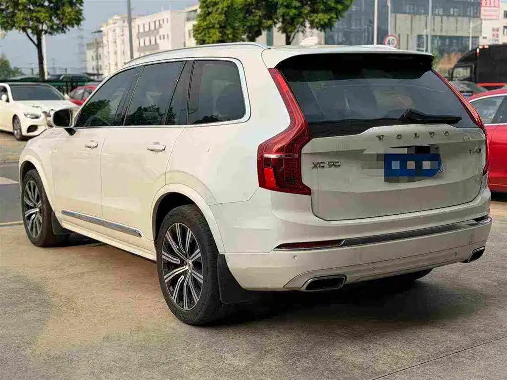 Volvo XC90 — миниатюра 9