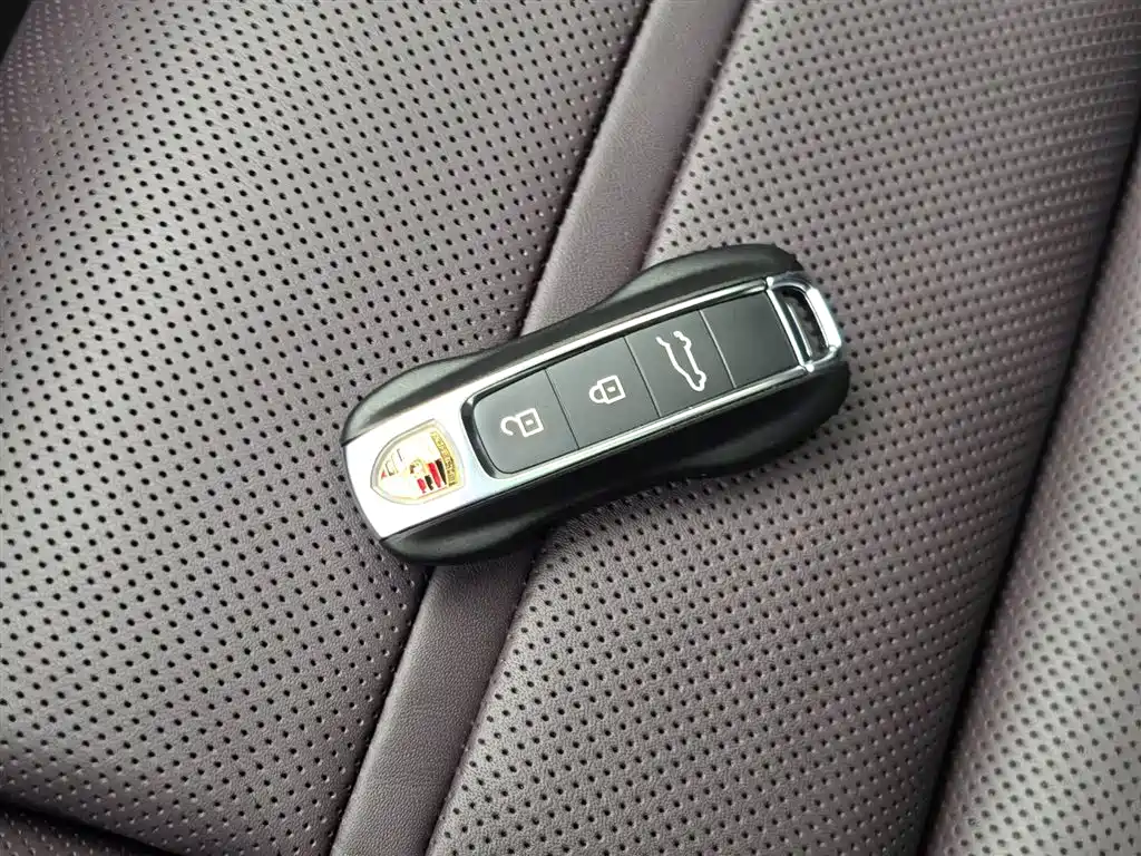 Porsche Cayenne — миниатюра 8