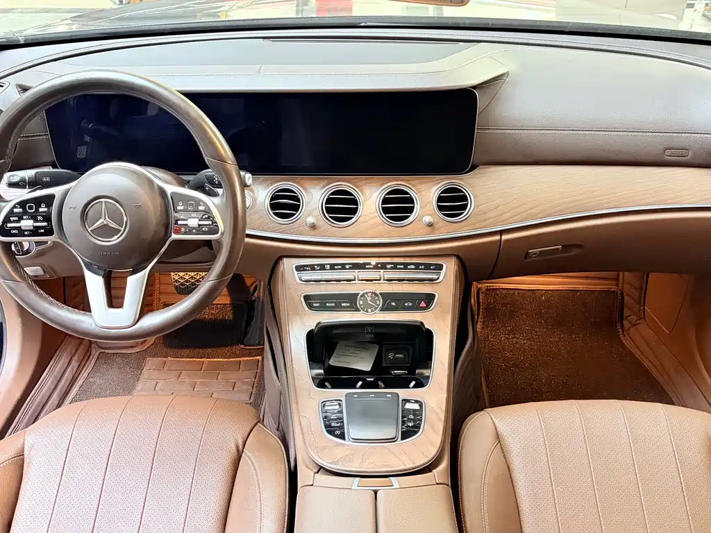 Mercedes-Benz E-Class — миниатюра 9