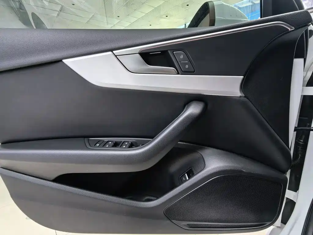 Audi A4L — миниатюра 8
