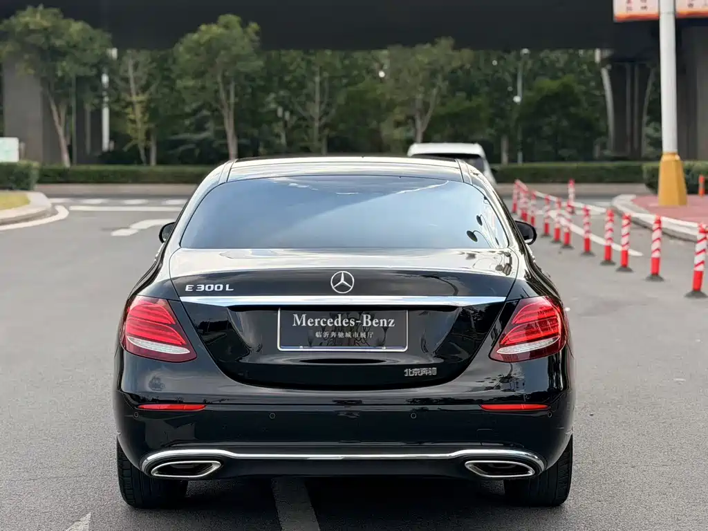 Mercedes-Benz E-Class — миниатюра 5