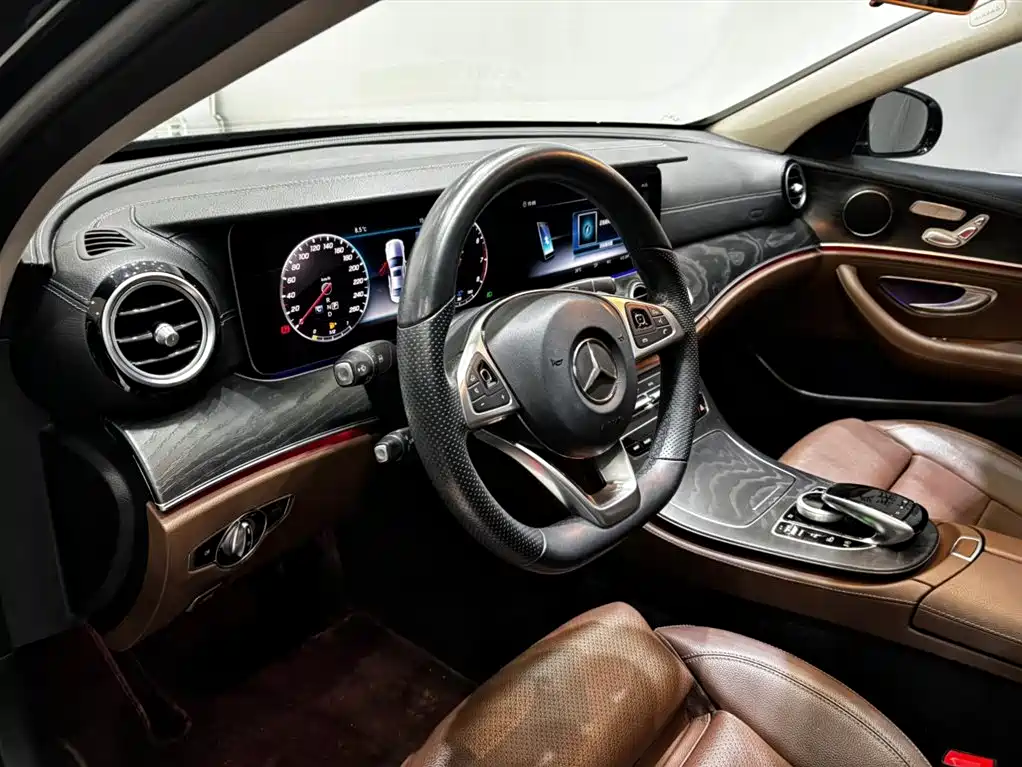 MERCEDES-BENZ E CLASS