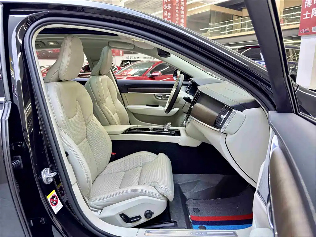 Volvo S90 2022 B5 Luxury