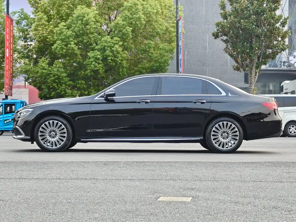 Mercedes-Benz E-Class — миниатюра 7