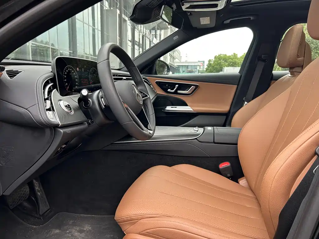 Mercedes-Benz E-Class — миниатюра 11