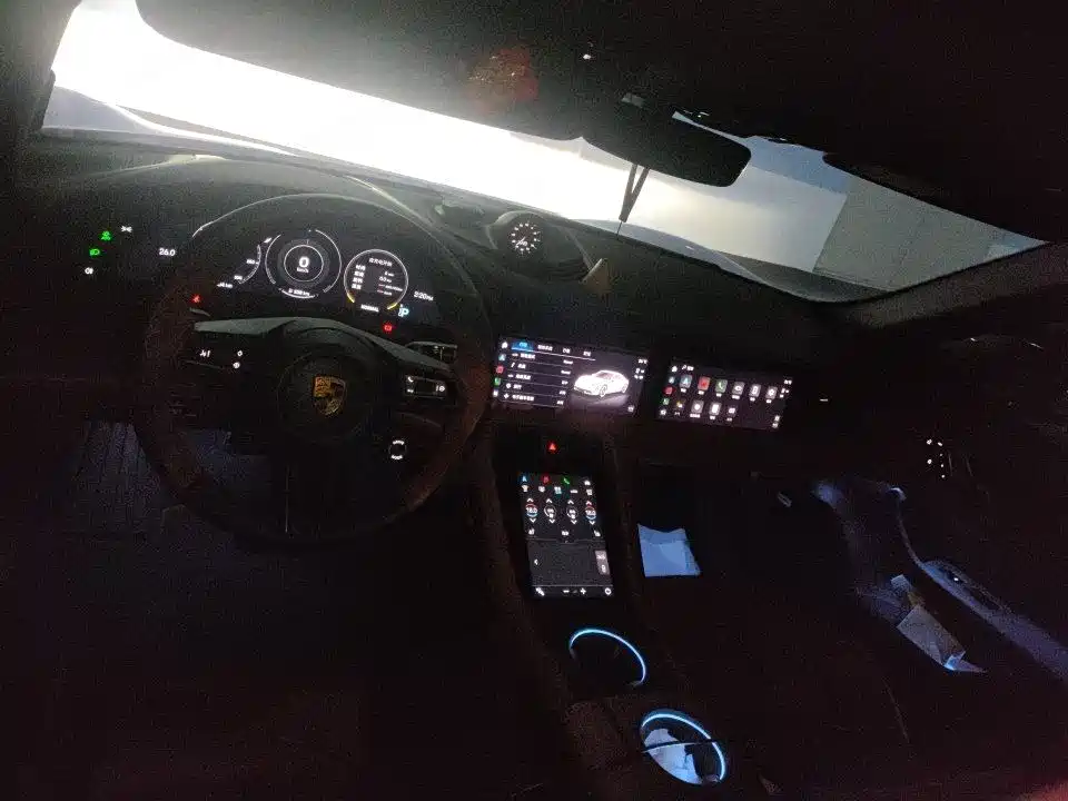 Porsche Taycan — миниатюра 4
