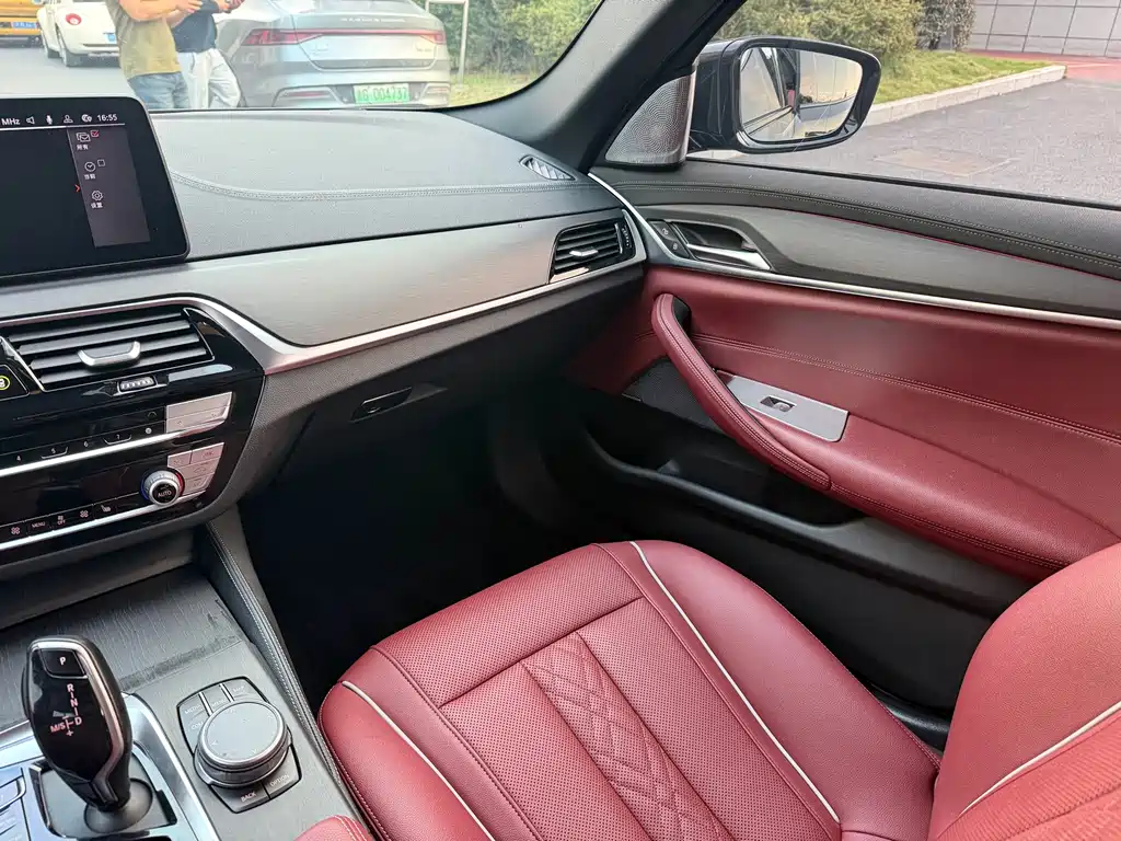 BMW 5 Series — миниатюра 14