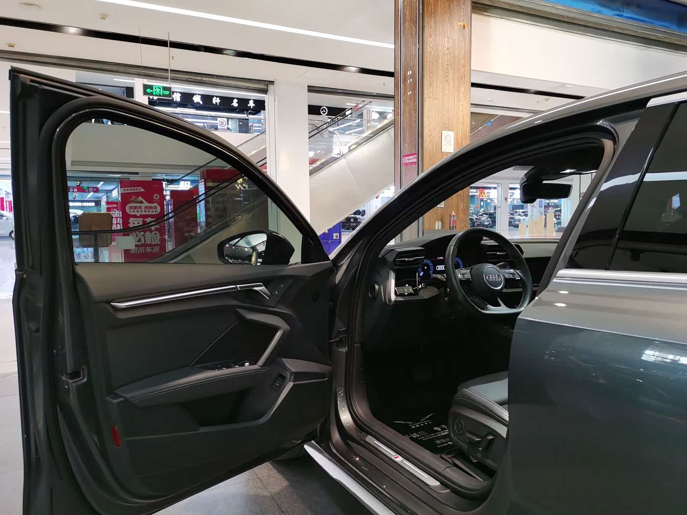 Audi A3 1.4 л 2023 г. Серебристо-серый, пробег 45000 км