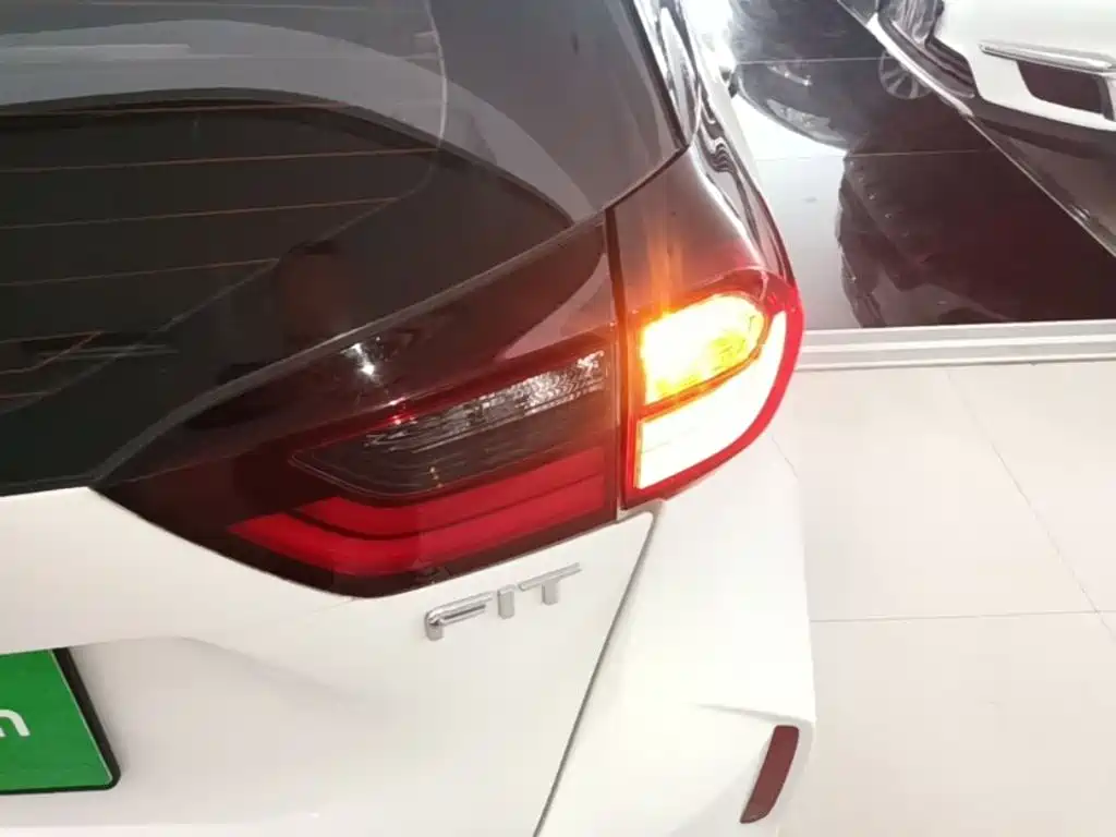 Honda Fit — миниатюра 8
