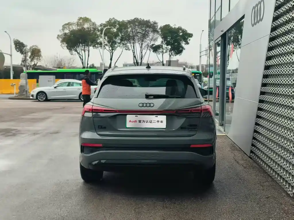 AUDI Q4 E TRON