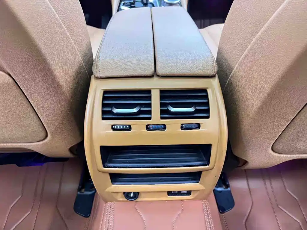 BMW 5 Series — миниатюра 12