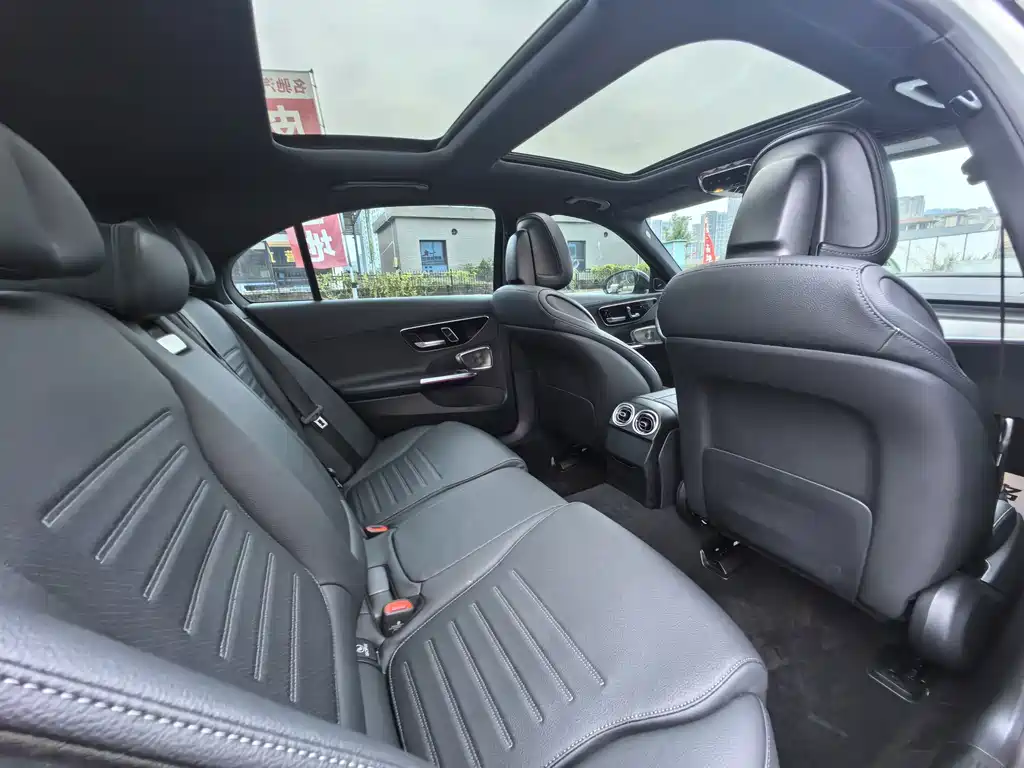 Mercedes-Benz C-Class — миниатюра 8
