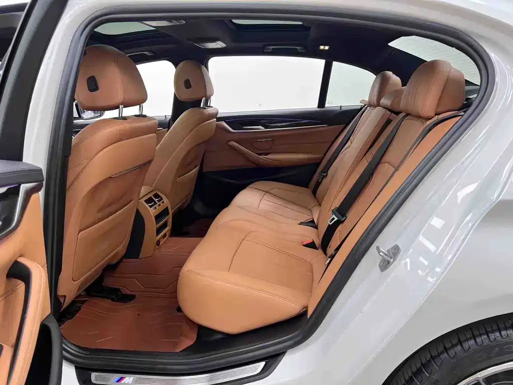 BMW 5 Series — миниатюра 11