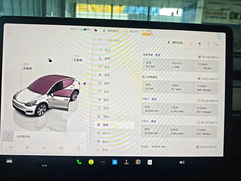 Tesla Model Y — миниатюра 12