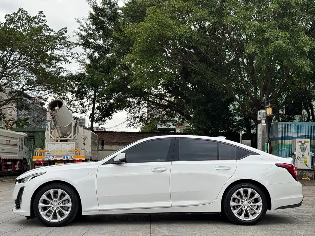 Cadillac CT5 — миниатюра 5