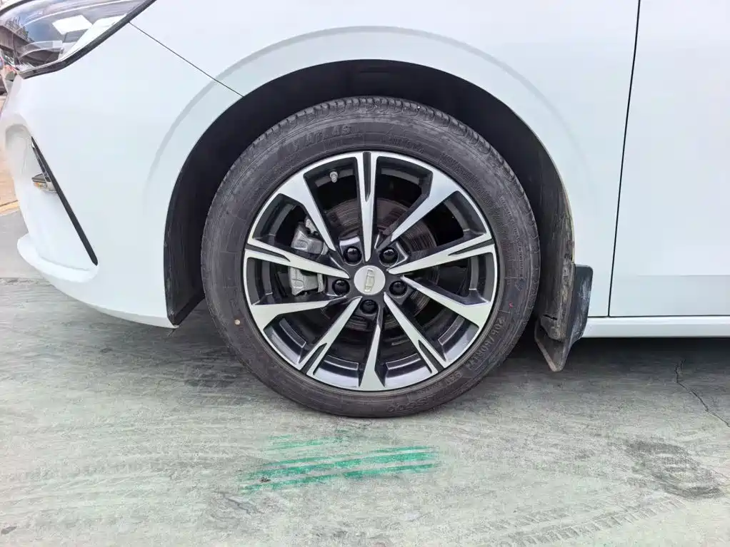 Geely Emgrand — миниатюра 13