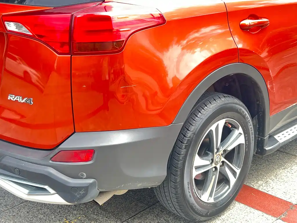 Toyota RAV4 — миниатюра 10