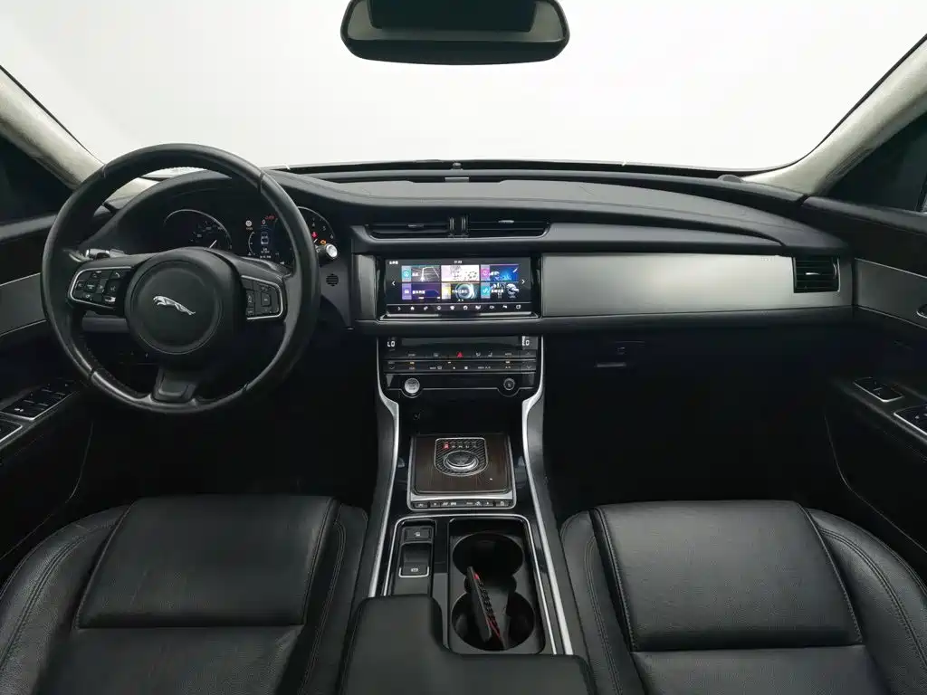 Jaguar XFL — миниатюра 5