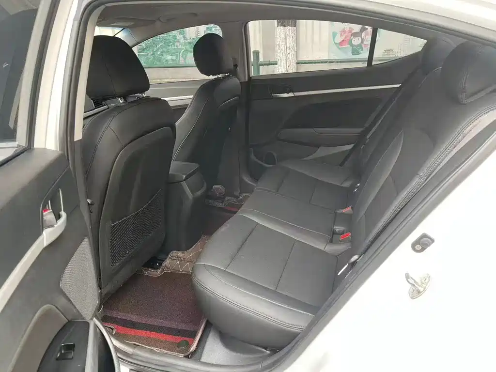 Hyundai Elantra — миниатюра 8