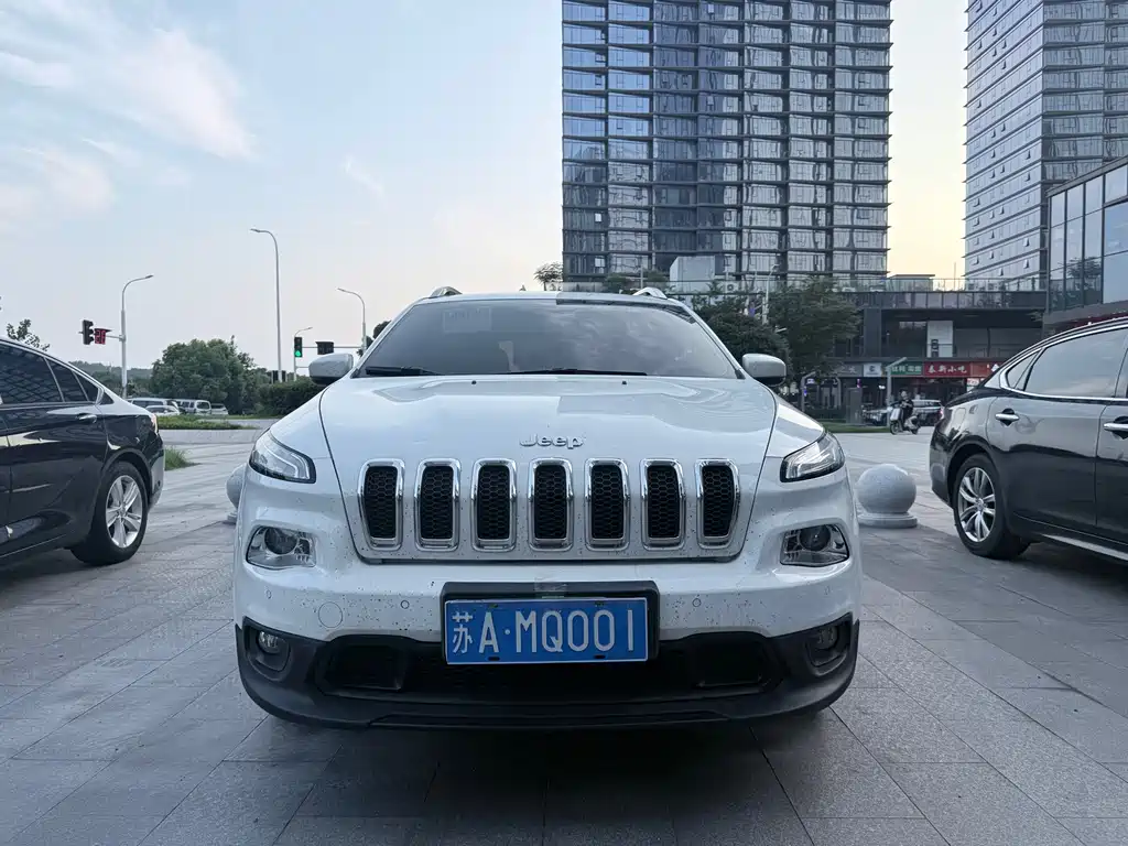 Jeep Cherokee — миниатюра 3
