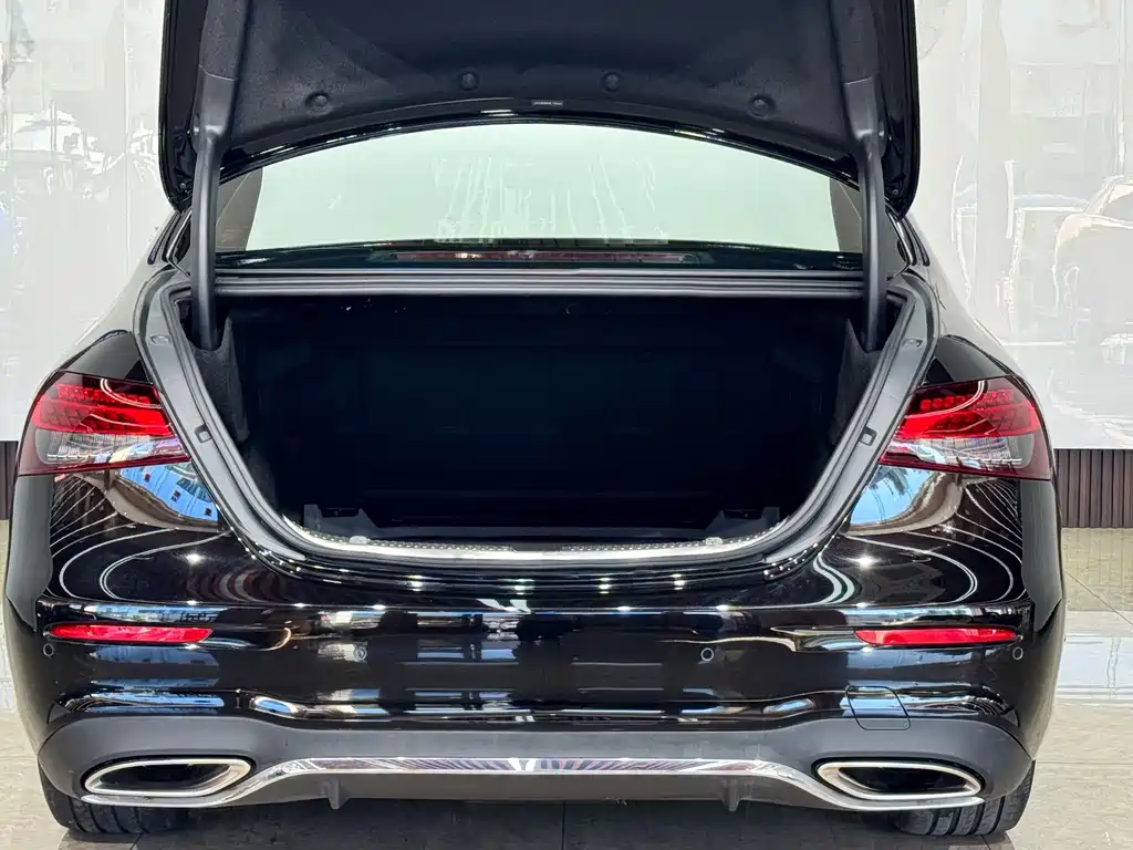 Mercedes-Benz E-Class — миниатюра 23