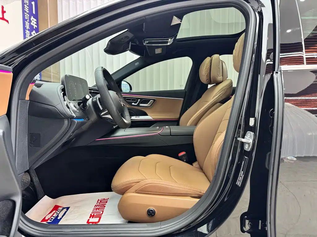 Mercedes-Benz E-Class — миниатюра 7