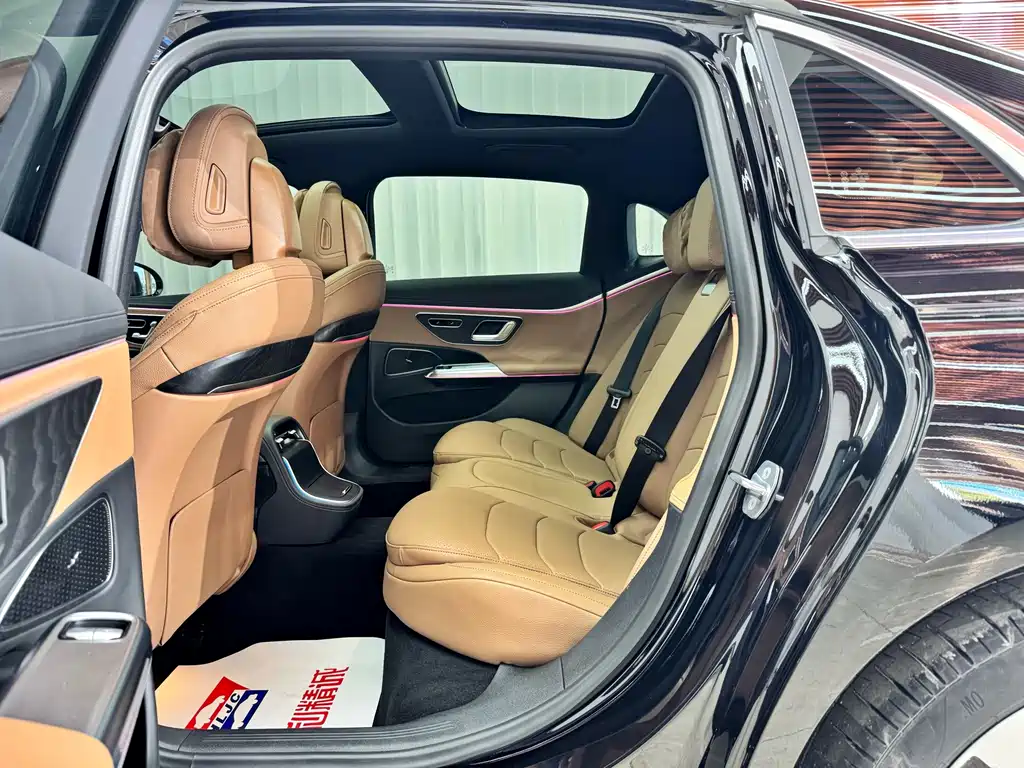 Mercedes-Benz E-Class — миниатюра 8