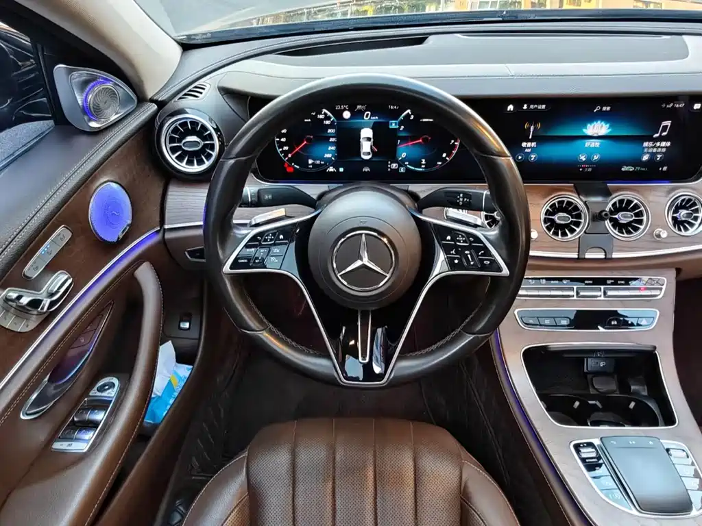 Mercedes-Benz E-Class — миниатюра 6