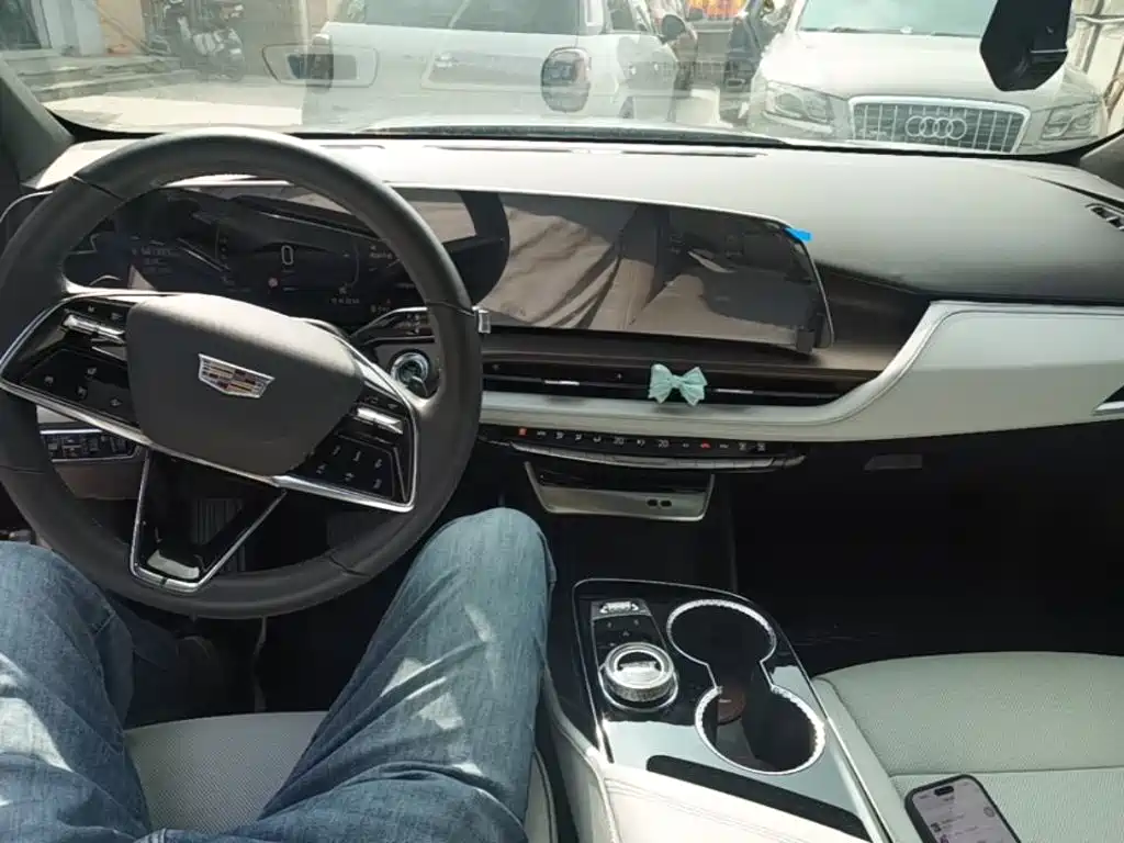 Cadillac GT4 — миниатюра 10