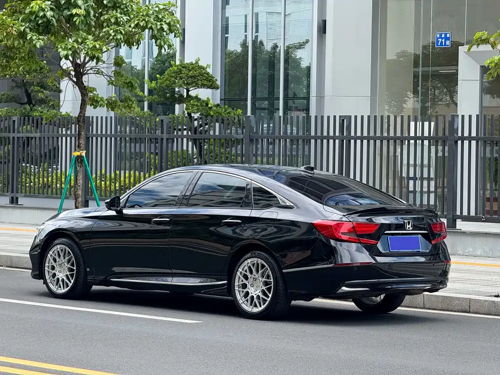 Honda Accord — миниатюра 17