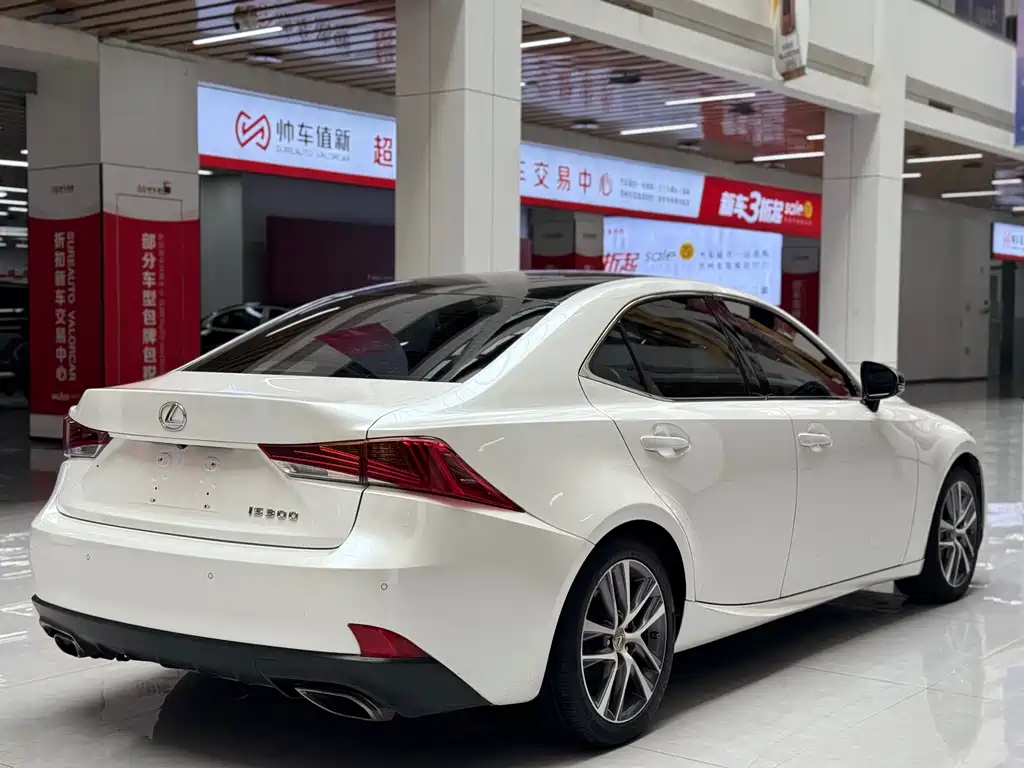 Lexus IS 2017 300