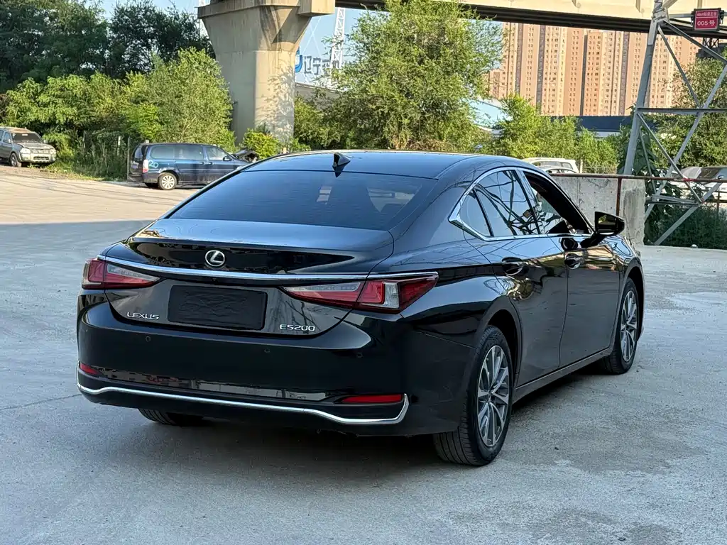 Lexus ES — миниатюра 7