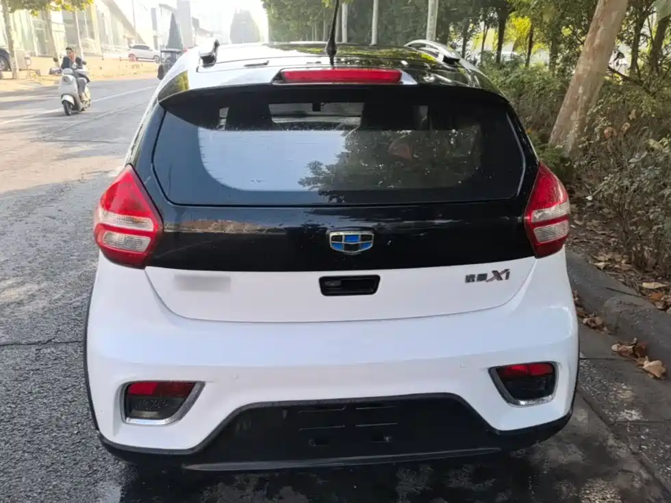 Geely Vision X1 — миниатюра 6