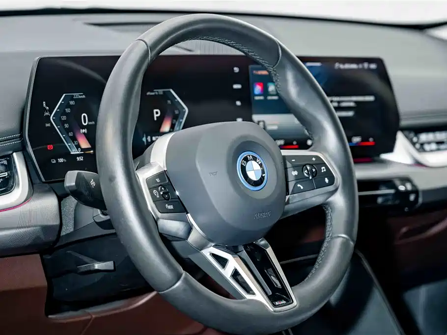 BMW iX1 — миниатюра 9